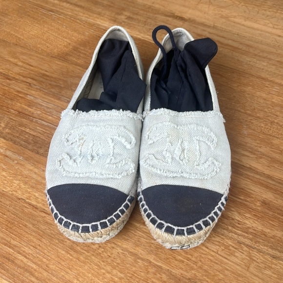 CHANEL
Interlocking CC Logo Canvas Espadrilles - Picture 2 of 11